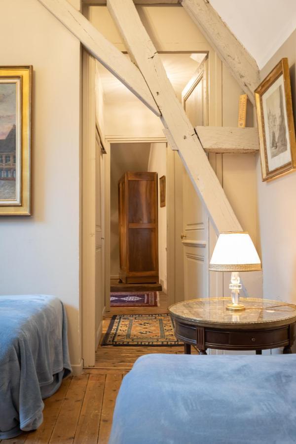 L'Hotel De Panette, Entree Sainte Chapelle - Cathedrale Бурж Екстериор снимка